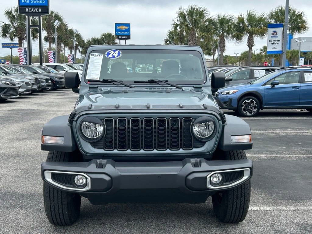 Used 2024 Jeep Gladiator Sport AWD/4WD image 3