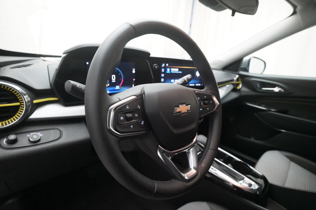 Used 2024 Chevrolet Trax LT w/ Driver Confidence Package FWD image 20