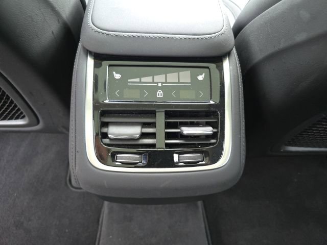 Certified 2025 Volvo XC90 B5 Plus image 24