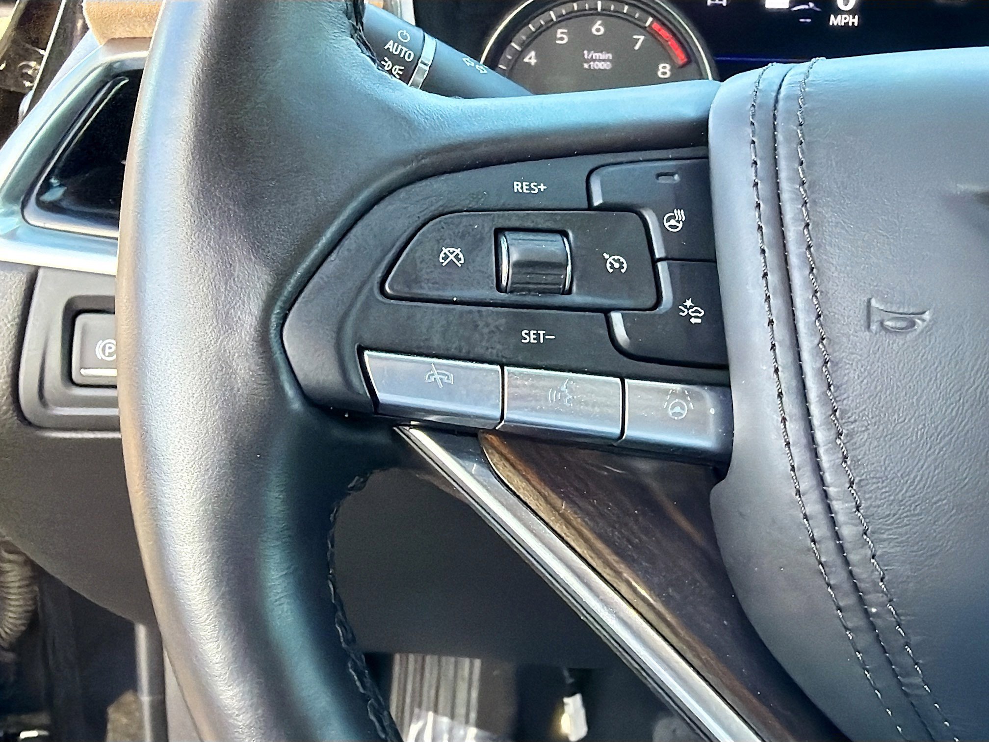 Used 2024 Cadillac XT6 Premium Luxury w/ Platinum Package AWD/4WD image 38