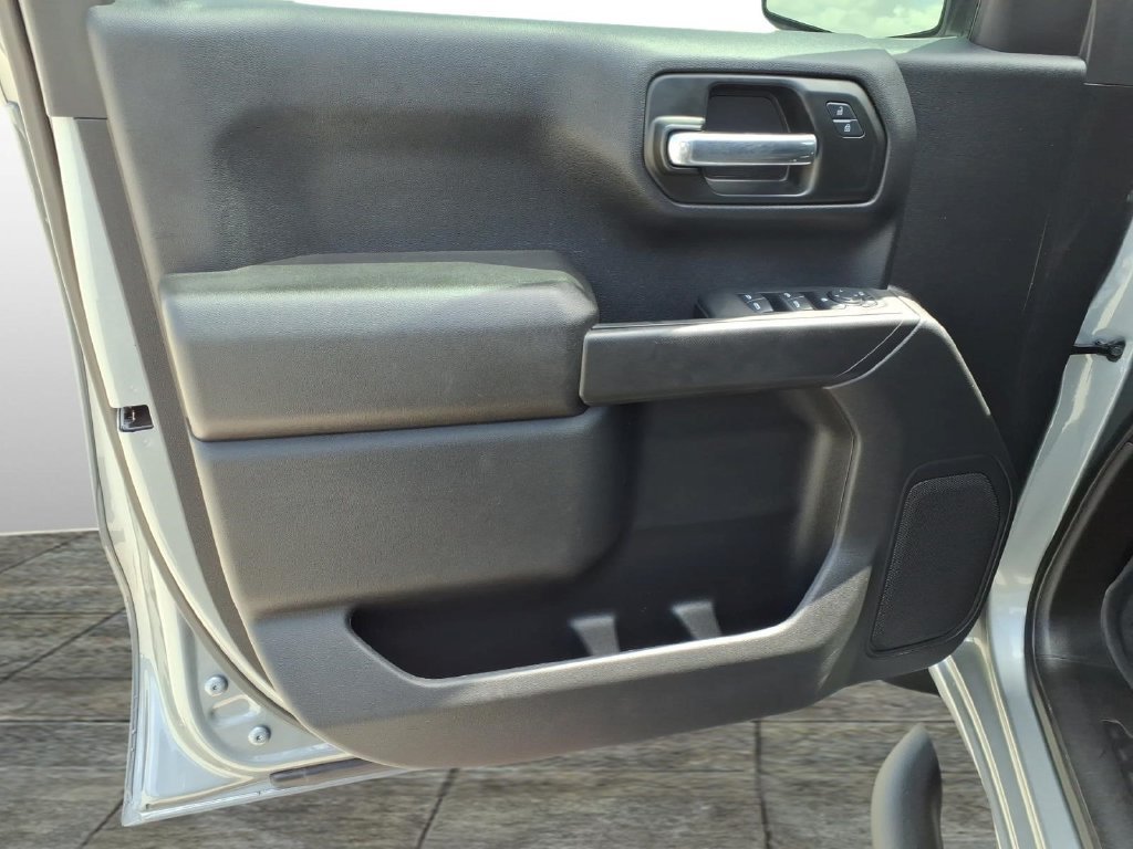 Used 2024 Chevrolet Silverado 1500 Custom w/ Turbomax Blackout Package RWD image 11