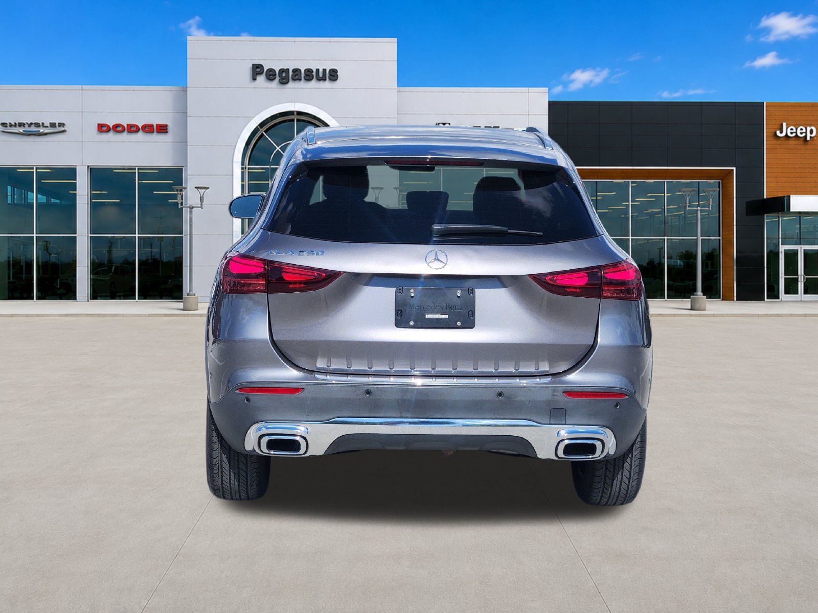 Used 2025 Mercedes-Benz GLA 250 image 8