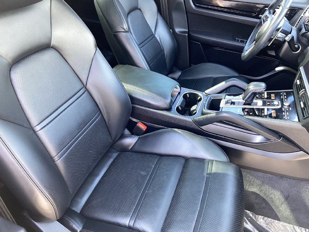 Used 2023 Porsche Cayenne w/ Premium Package AWD/4WD image 10