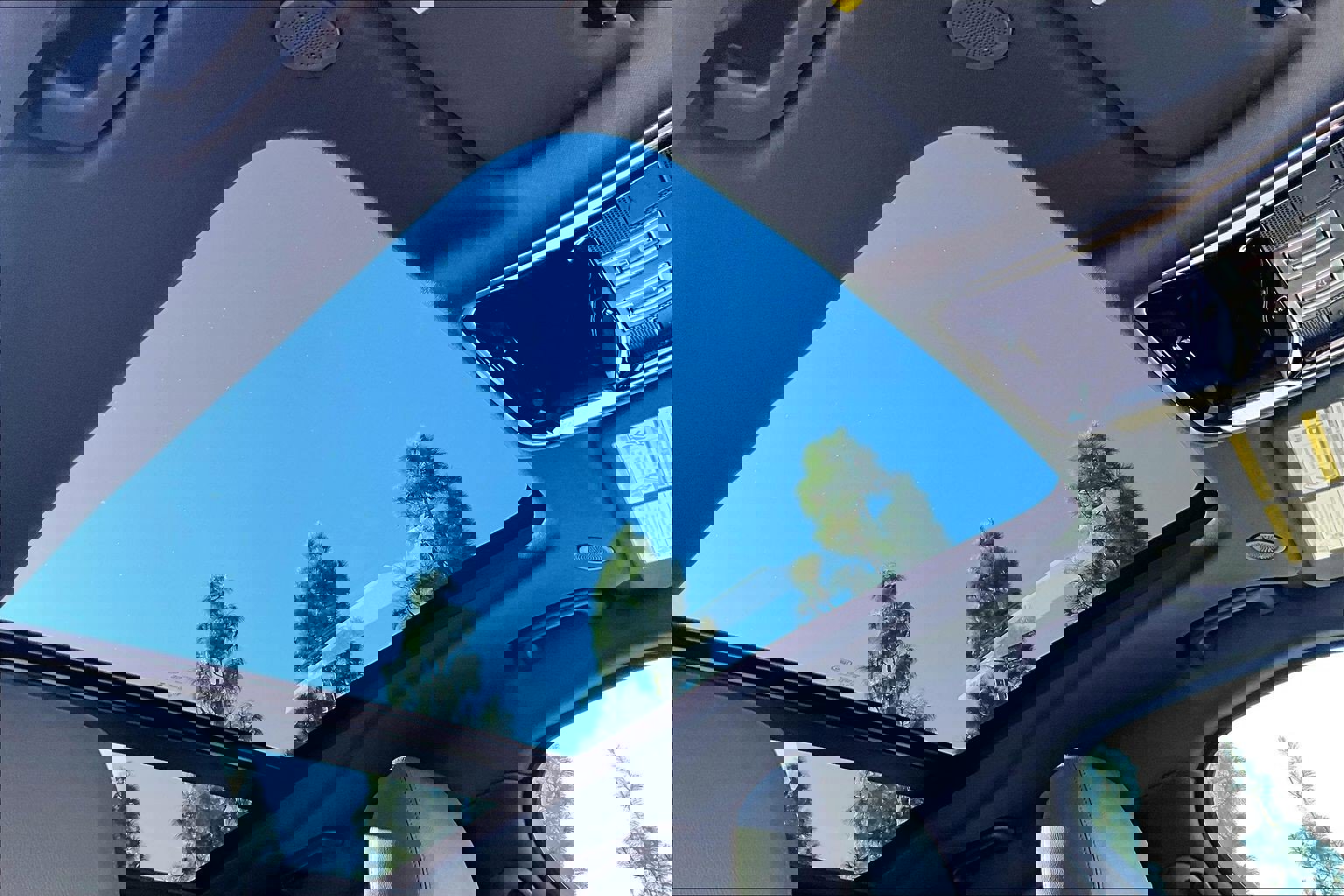 Used 2025 Land Rover Range Rover Velar Dynamic SE image 29