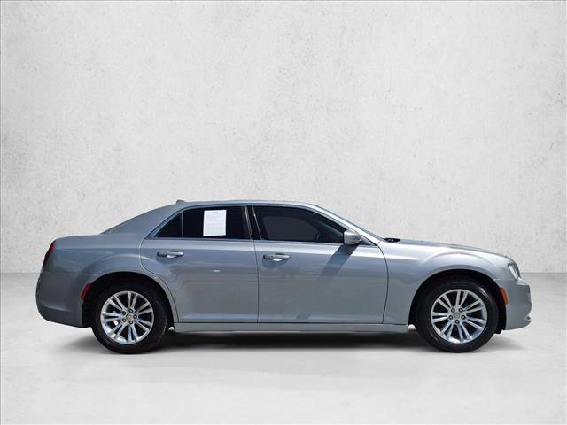 Used 2017 Chrysler 300 Limited RWD image 4