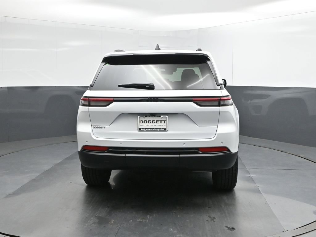 New 2025 Jeep Grand Cherokee Altitude image 8