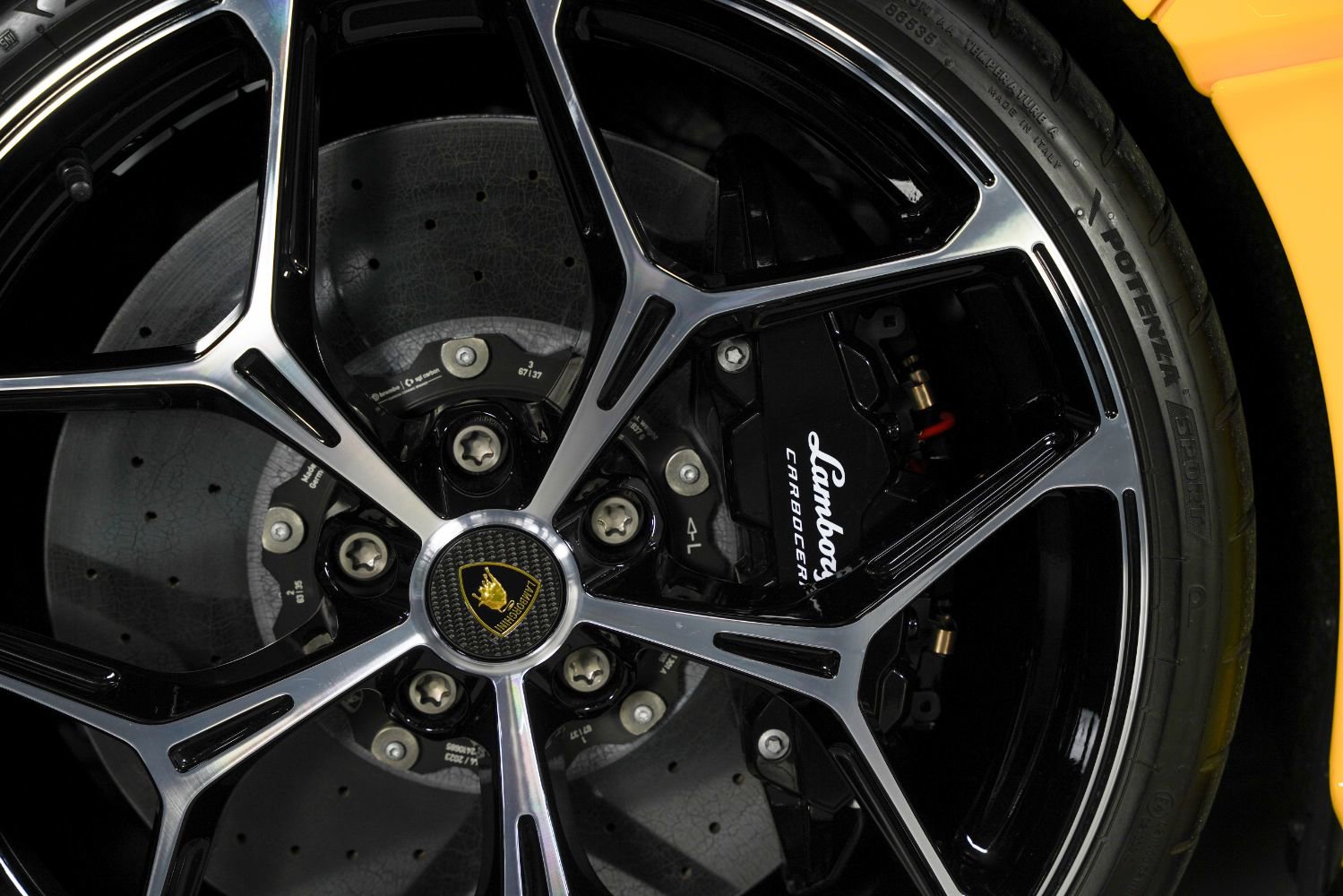Used 2024 Lamborghini Revuelto AWD/4WD image 18