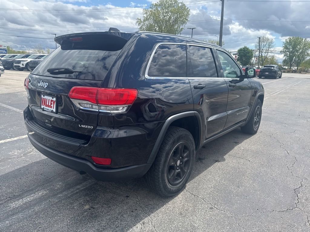 Used 2017 Jeep Grand Cherokee Laredo AWD/4WD image 3