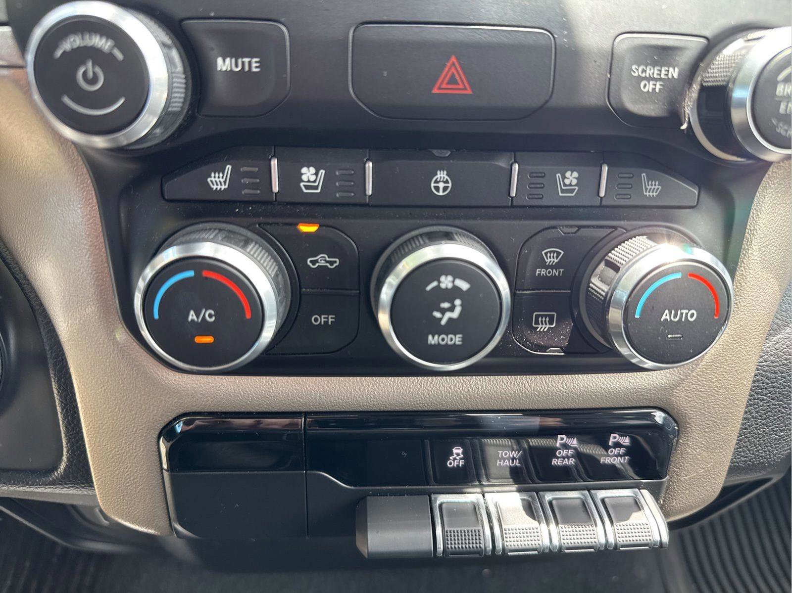 Used 2019 RAM 1500 Laramie AWD/4WD image 36