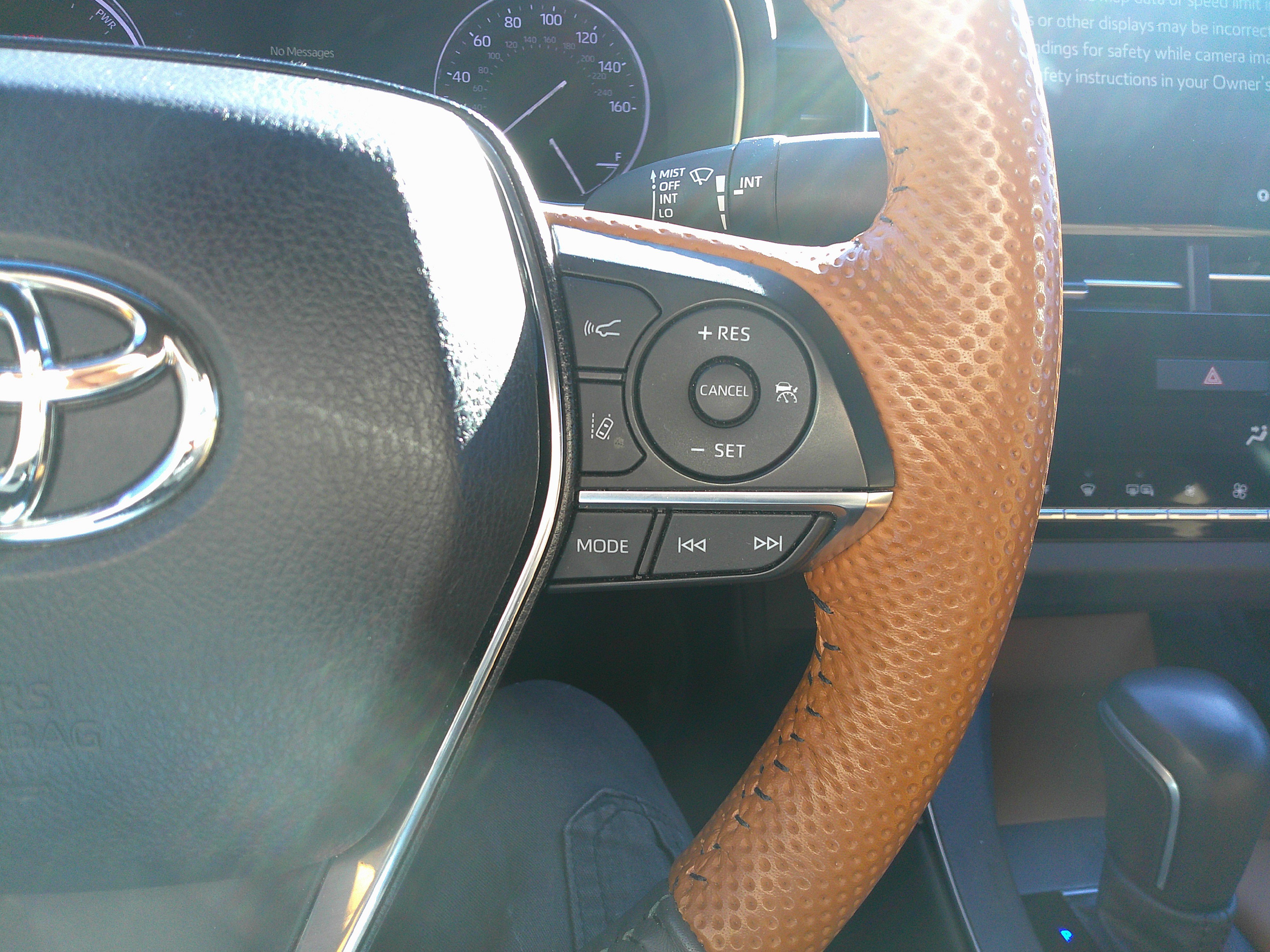 Used 2022 Toyota Avalon Limited image 20