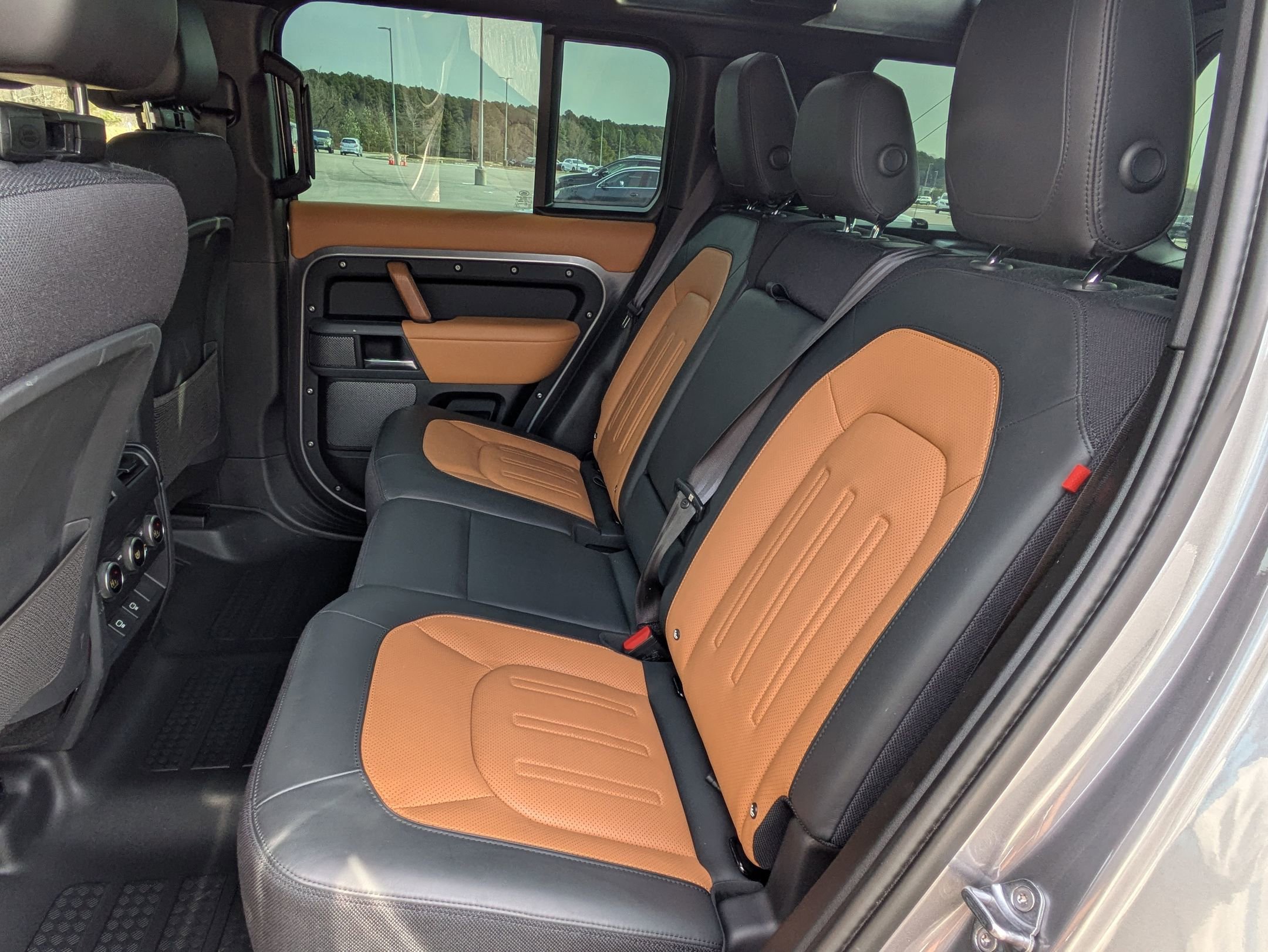 Used 2023 Land Rover Defender 110 X image 27