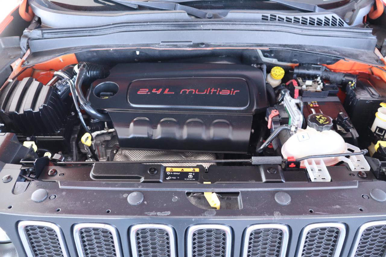 Used 2018 Jeep Renegade Latitude w/ Popular Equipment Group FWD image 43