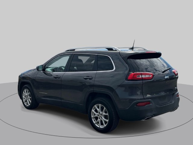Used 2016 Jeep Cherokee Latitude FWD image 4
