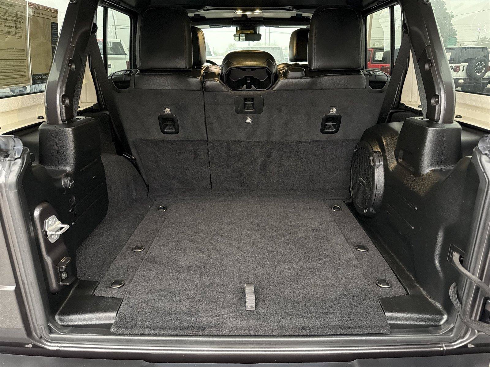 Used 2021 Jeep Wrangler Unlimited Sahara w/ Uconnect 4C Nav & Sound Group AWD/4WD image 17