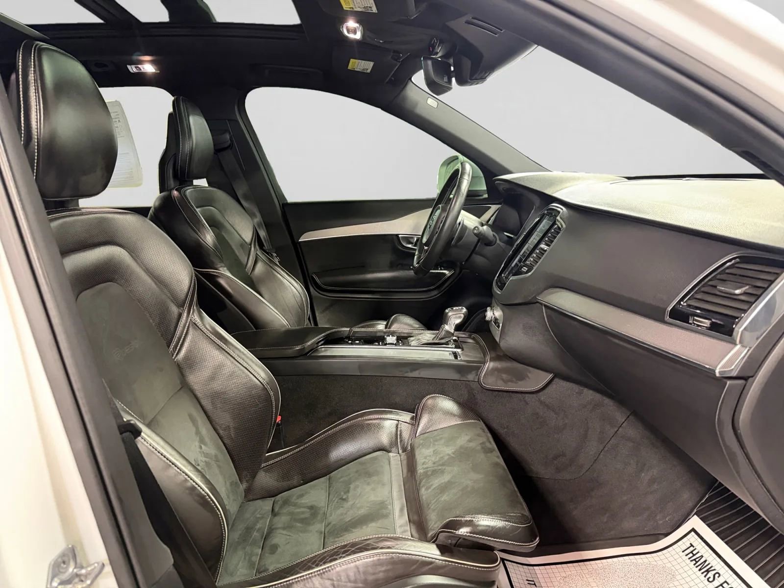 Used 2017 Volvo XC90 T6 R-Design w/ Vision Package image 24