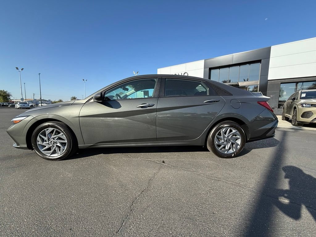 Used 2026 Hyundai Elantra Hybrid FWD image 8