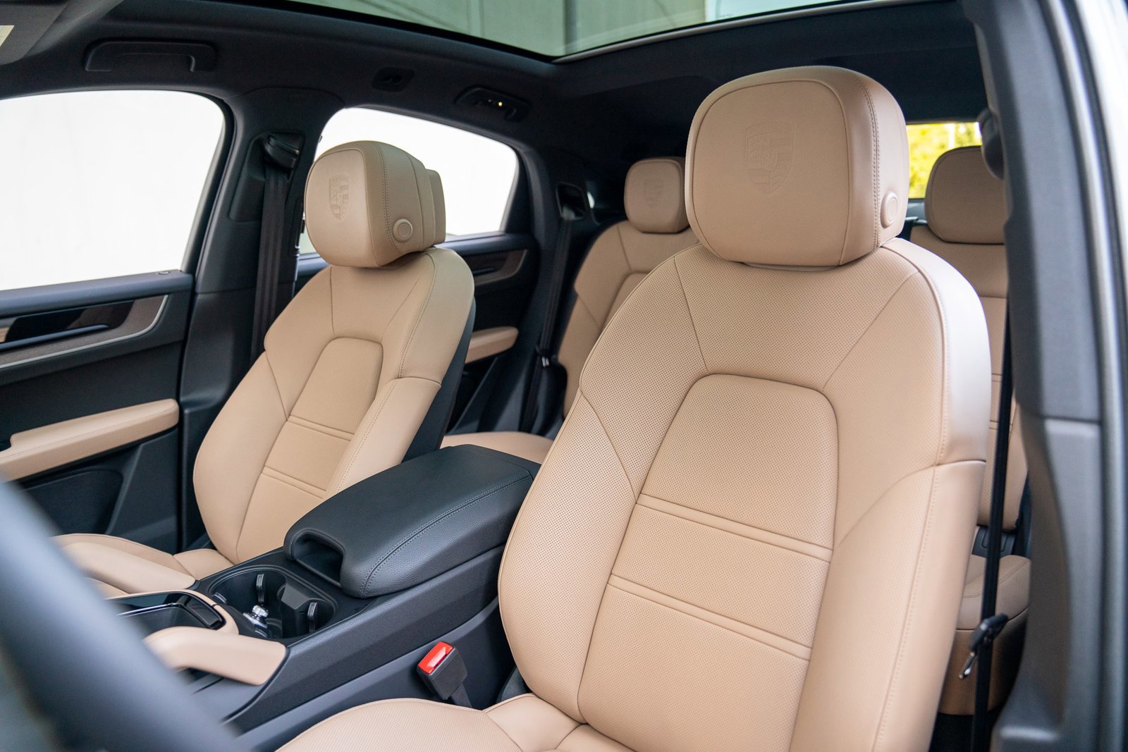 Certified 2025 Porsche Cayenne Coupe AWD/4WD image 5
