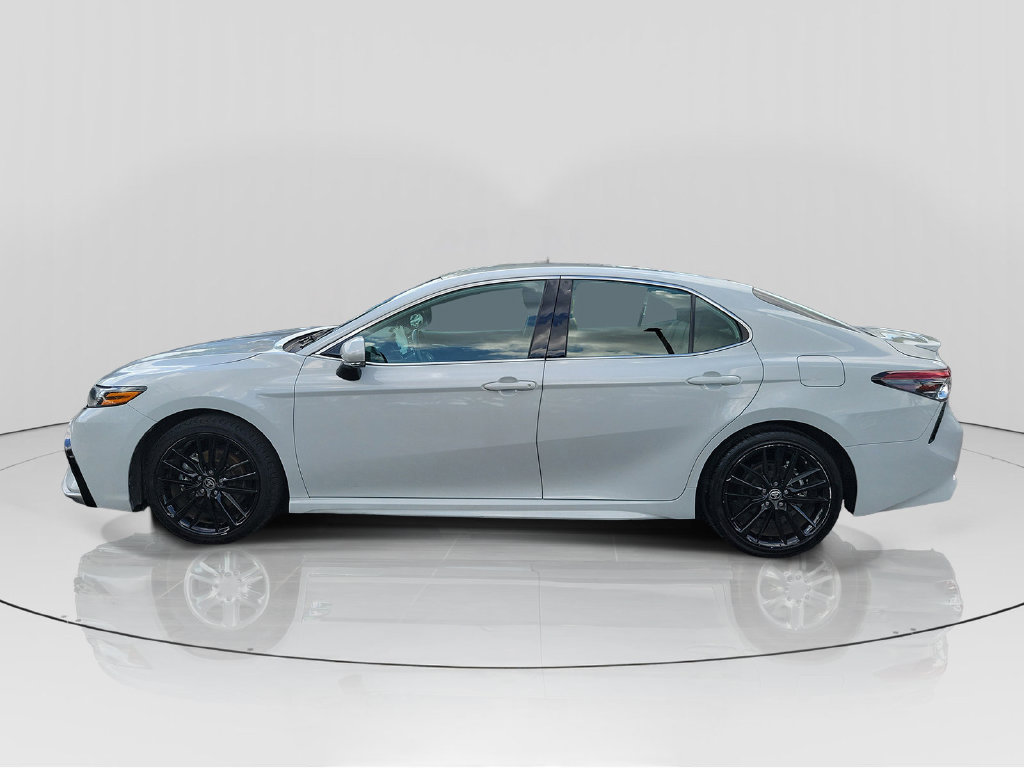 Used 2024 Toyota Camry XSE FWD image 4