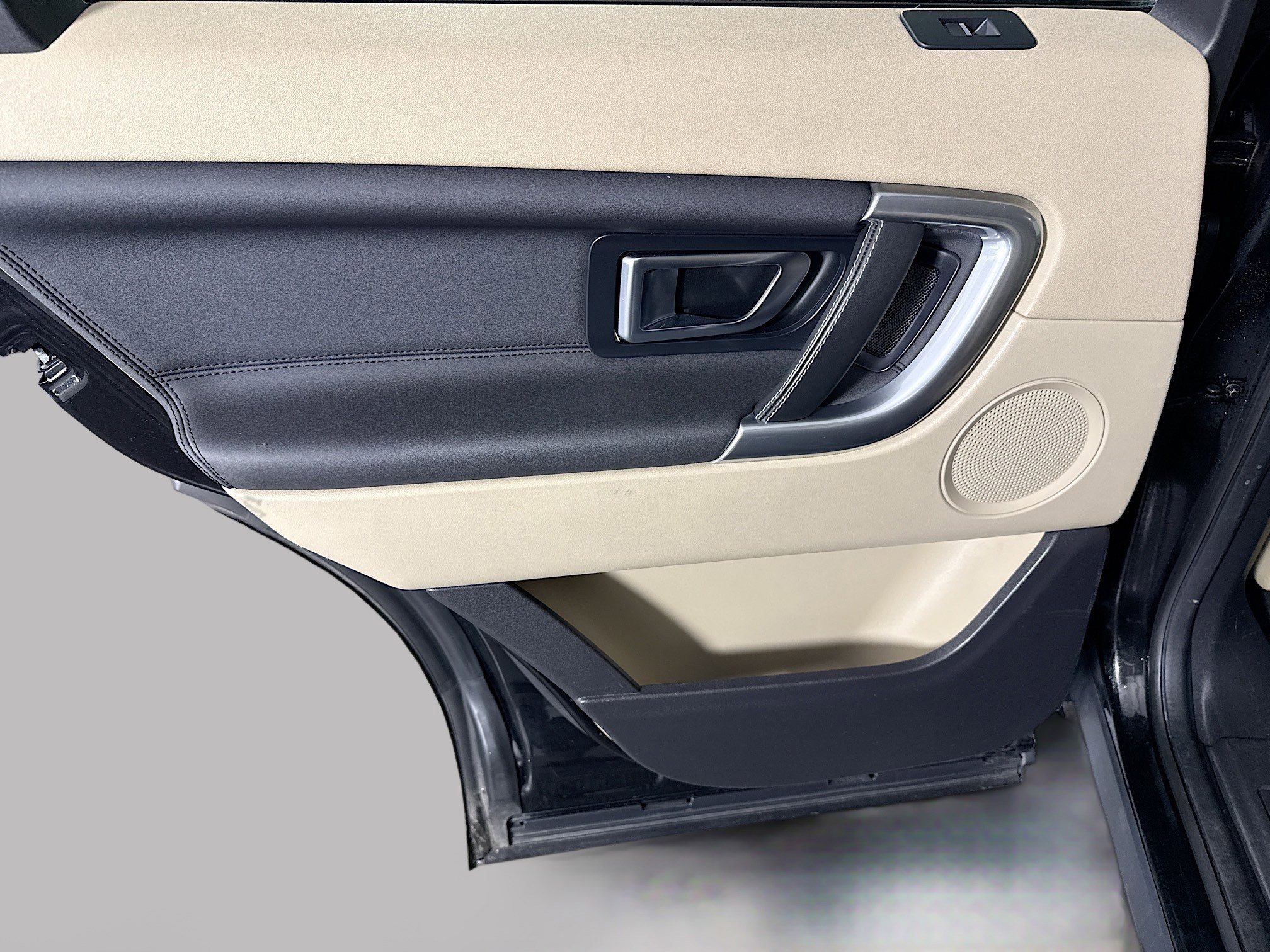 Used 2018 Land Rover Discovery Sport HSE image 26