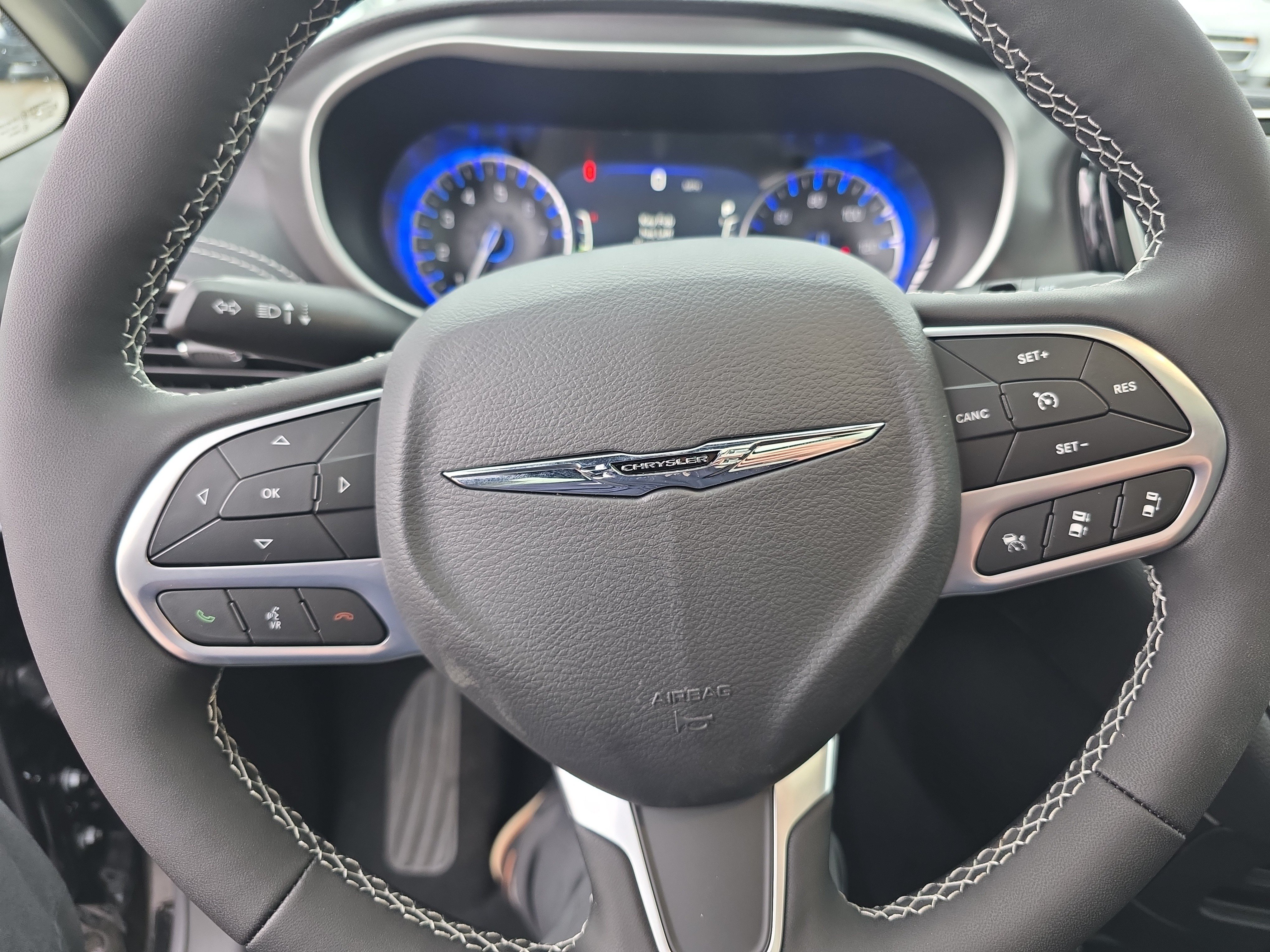New 2026 Chrysler Pacifica Select AWD/4WD image 10