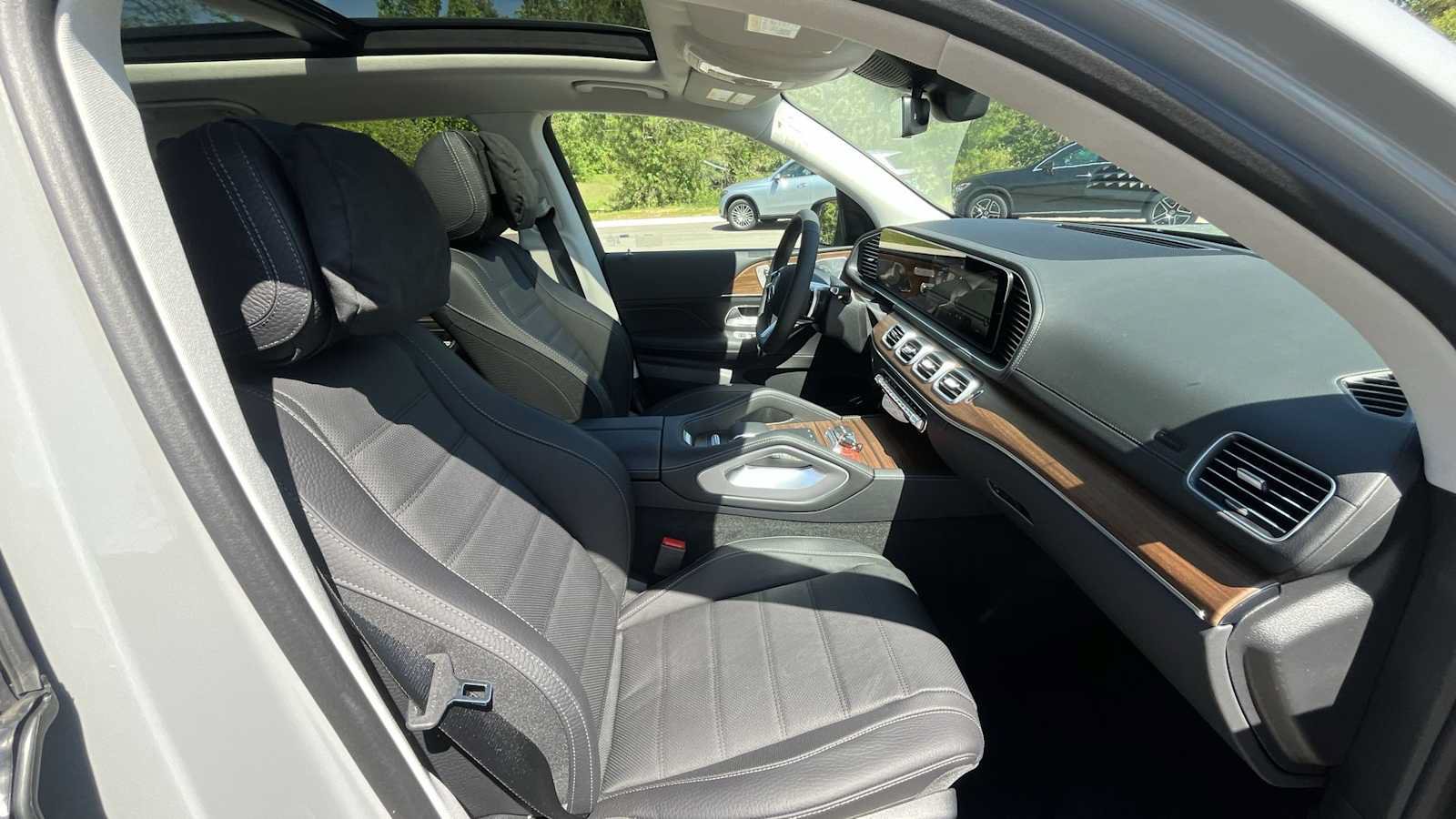 New 2026 Mercedes-Benz GLS 450 4MATIC image 11