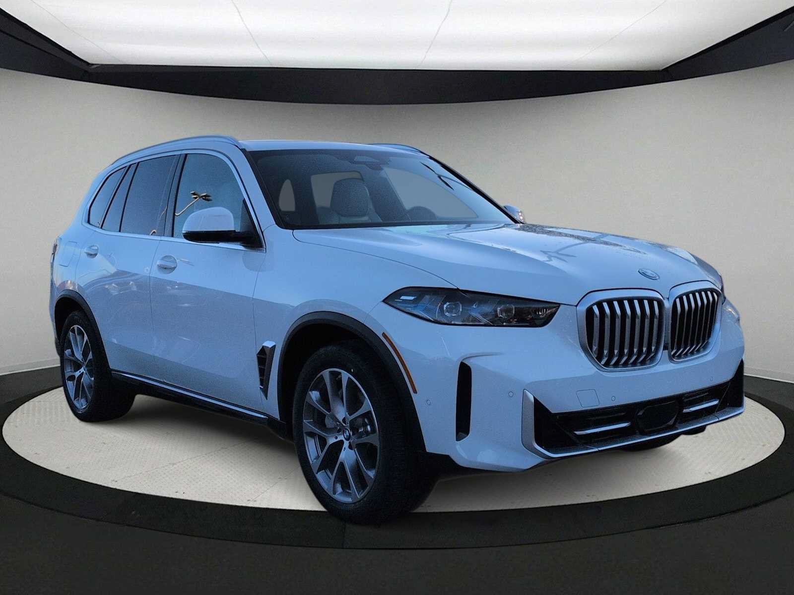 Used 2026 BMW X5 xDrive50e w/ Executive Package AWD/4WD image 2