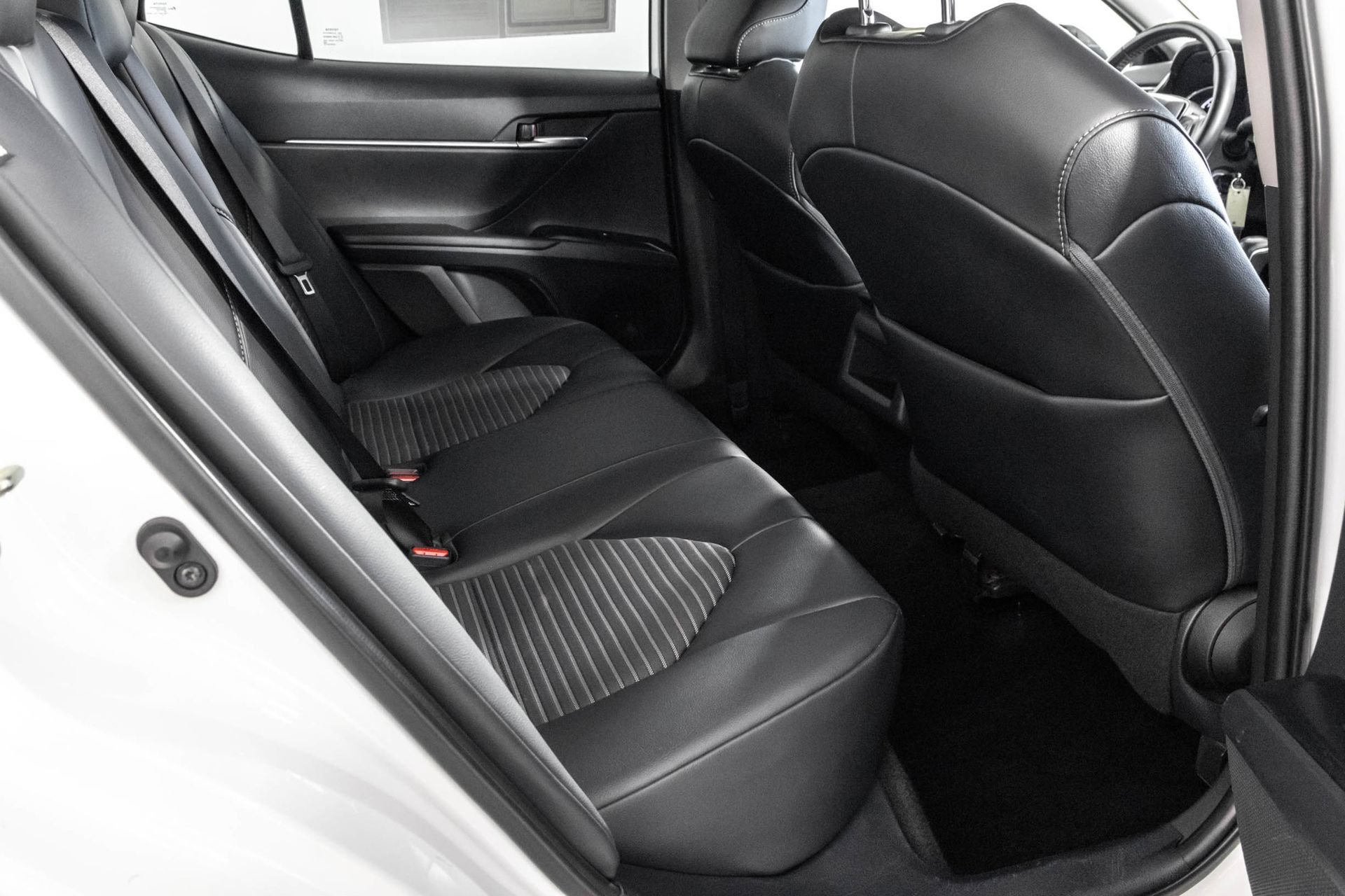 Used 2020 Toyota Camry SE AWD/4WD image 38