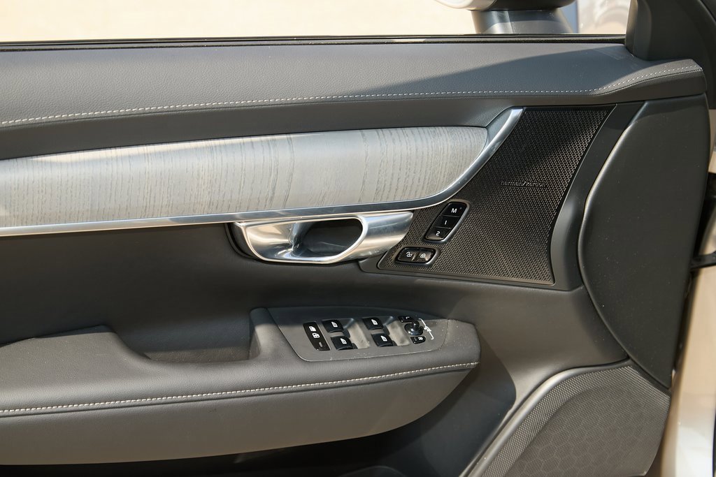 New 2026 Volvo V90 B6 Cross Country Ultra w/ Climate Package image 11