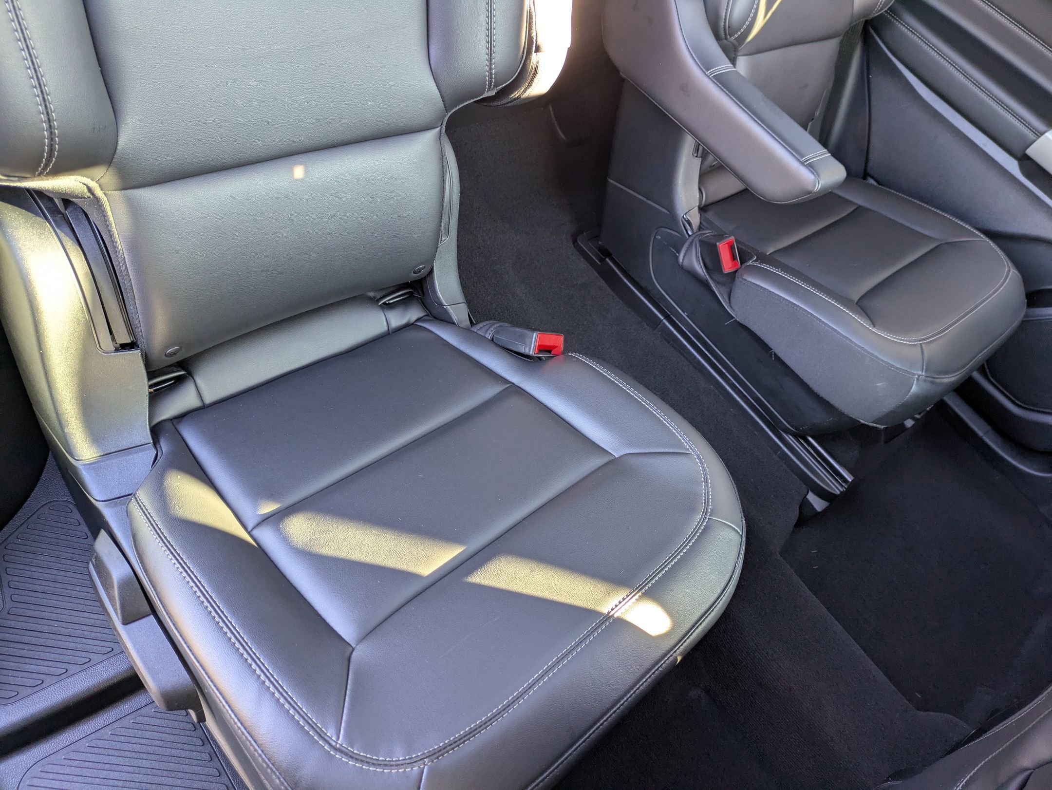 Certified 2022 Ford Explorer XLT w/ Equipment Group 202A image 38