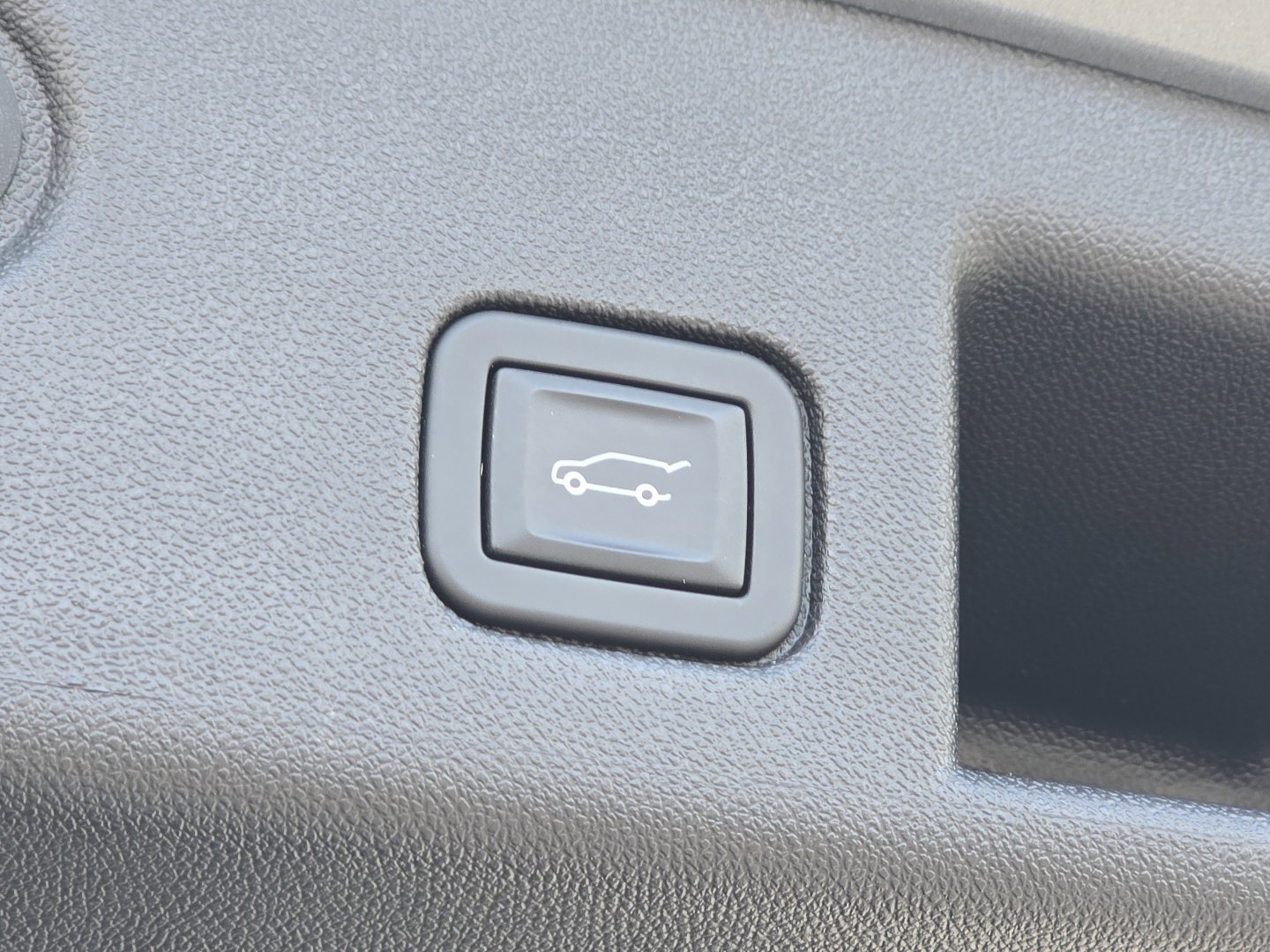 Used 2024 Chevrolet Equinox Premier image 13