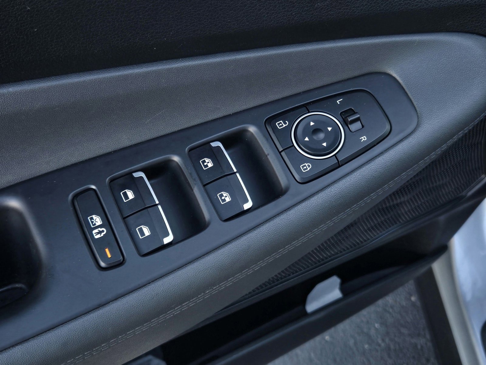 Used 2023 Hyundai Santa Fe SEL image 9