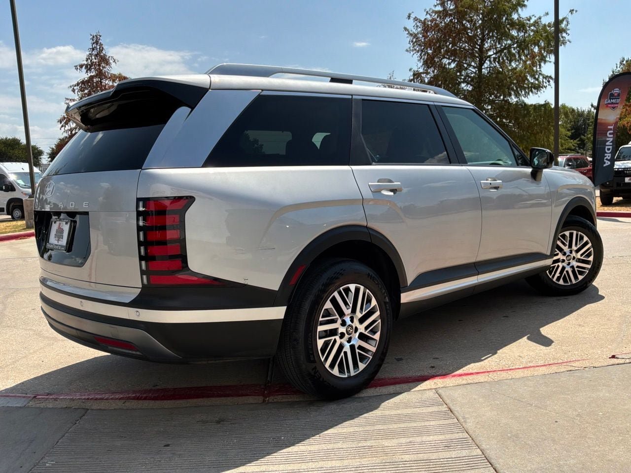 Used 2026 Hyundai Palisade SEL FWD image 6