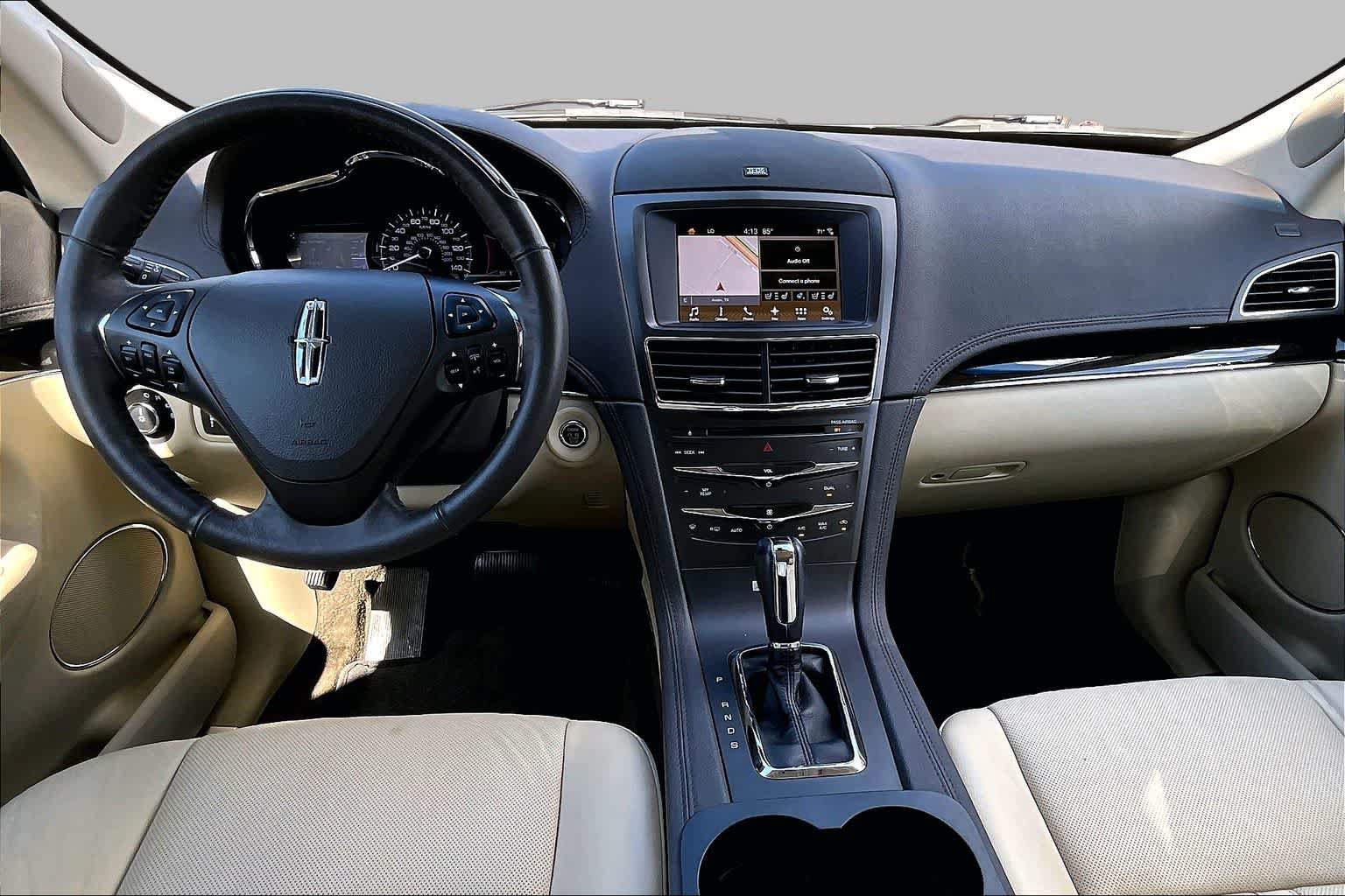 Used 2018 Lincoln MKT AWD image 16