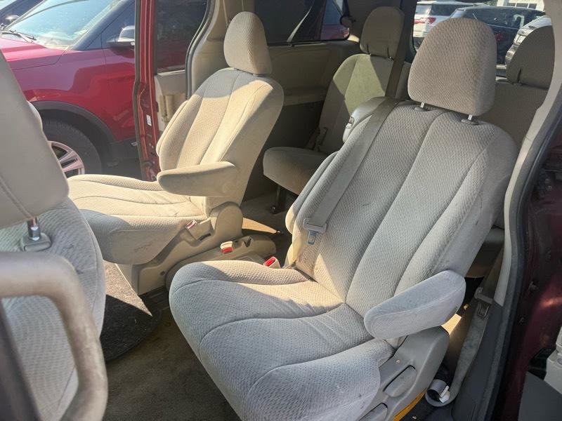 Used 2012 Toyota Sienna LE FWD image 6