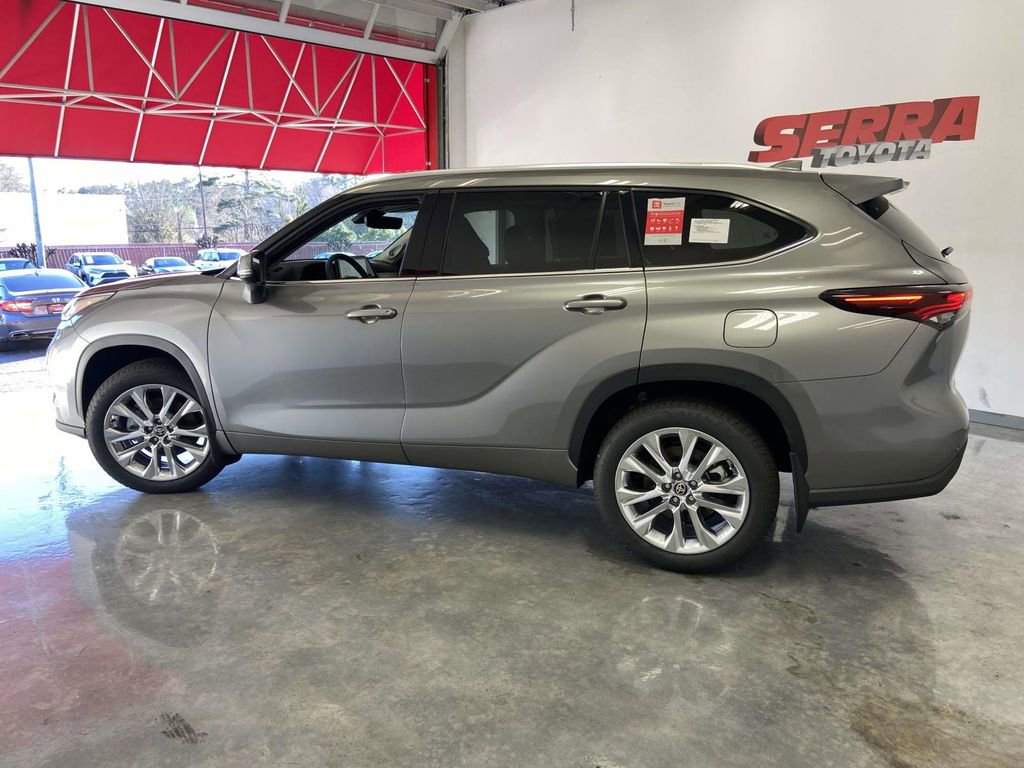 Used 2026 Toyota Highlander Limited image 6