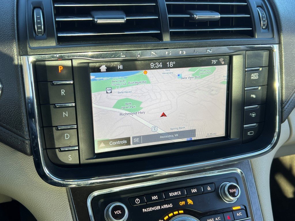 Used 2019 Lincoln Continental Reserve image 27