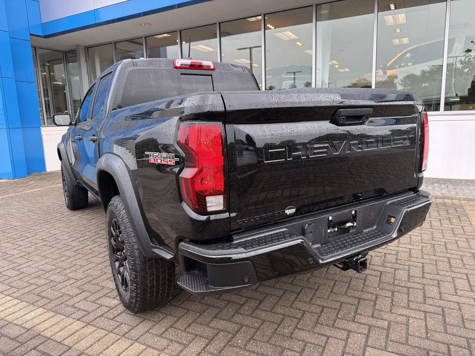 Used 2024 Chevrolet Colorado Trail Boss w/ Technology Package AWD/4WD image 3