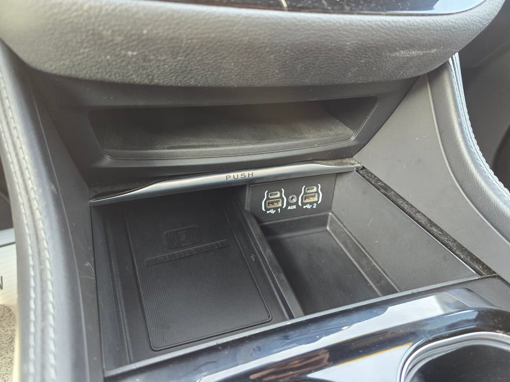 Used 2021 Chrysler Pacifica Limited w/ Premium & Safety Sphere Group FWD image 23