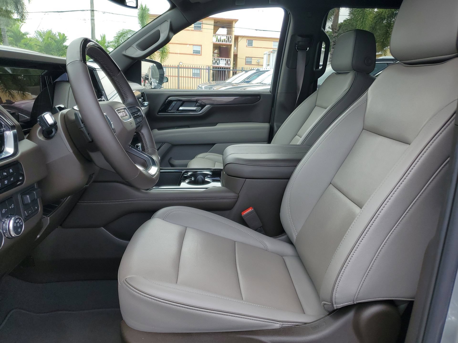 Used 2025 GMC Yukon Elevation RWD image 22