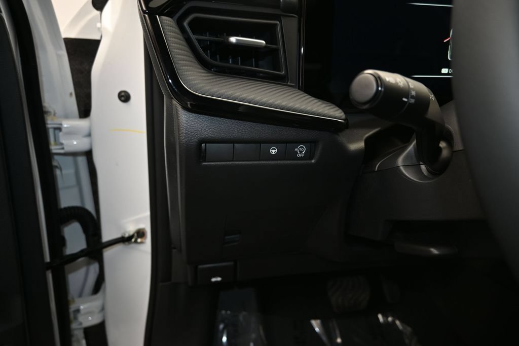 New 2026 Nissan Kicks SR w/ Cold Weather Package FWD image 12