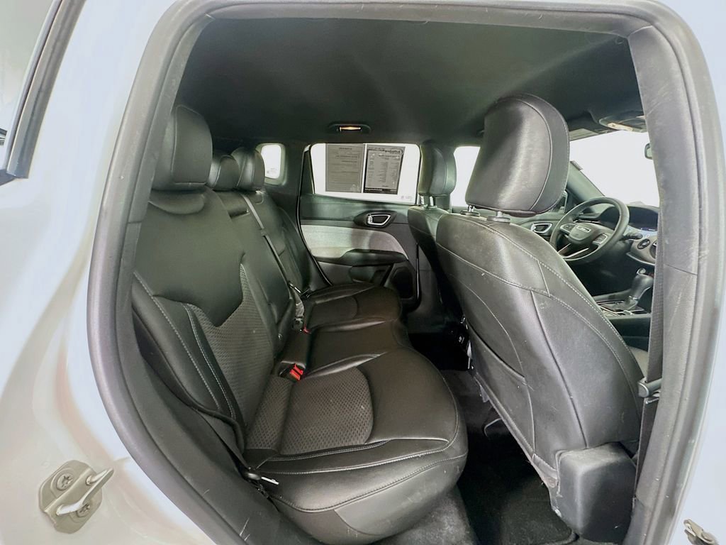 Used 2024 Jeep Compass Latitude image 24