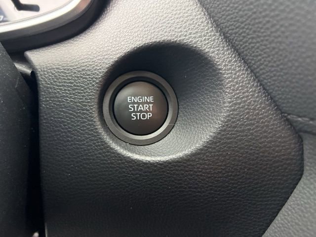 Used 2025 Toyota Corolla Cross XLE image 17