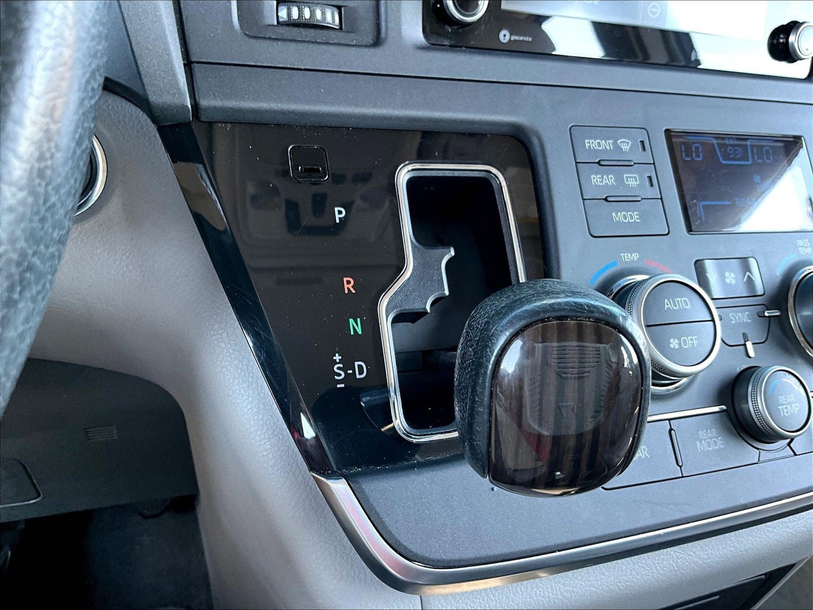 Used 2018 Toyota Sienna XLE Premium FWD image 41