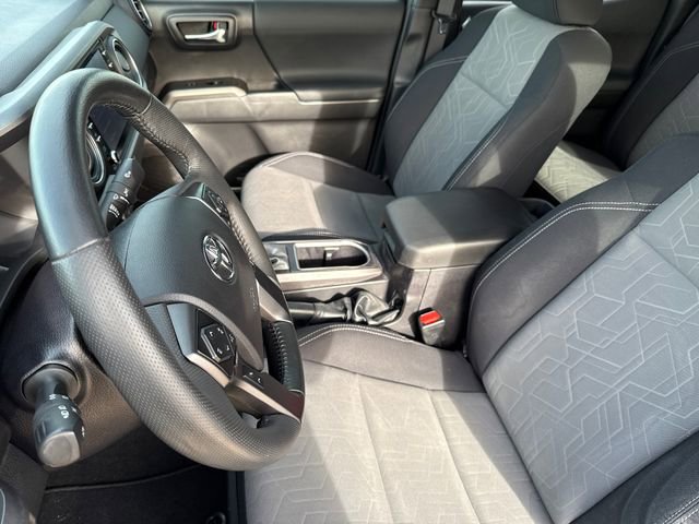 Used 2022 Toyota Tacoma TRD Sport w/ Technology Package image 18