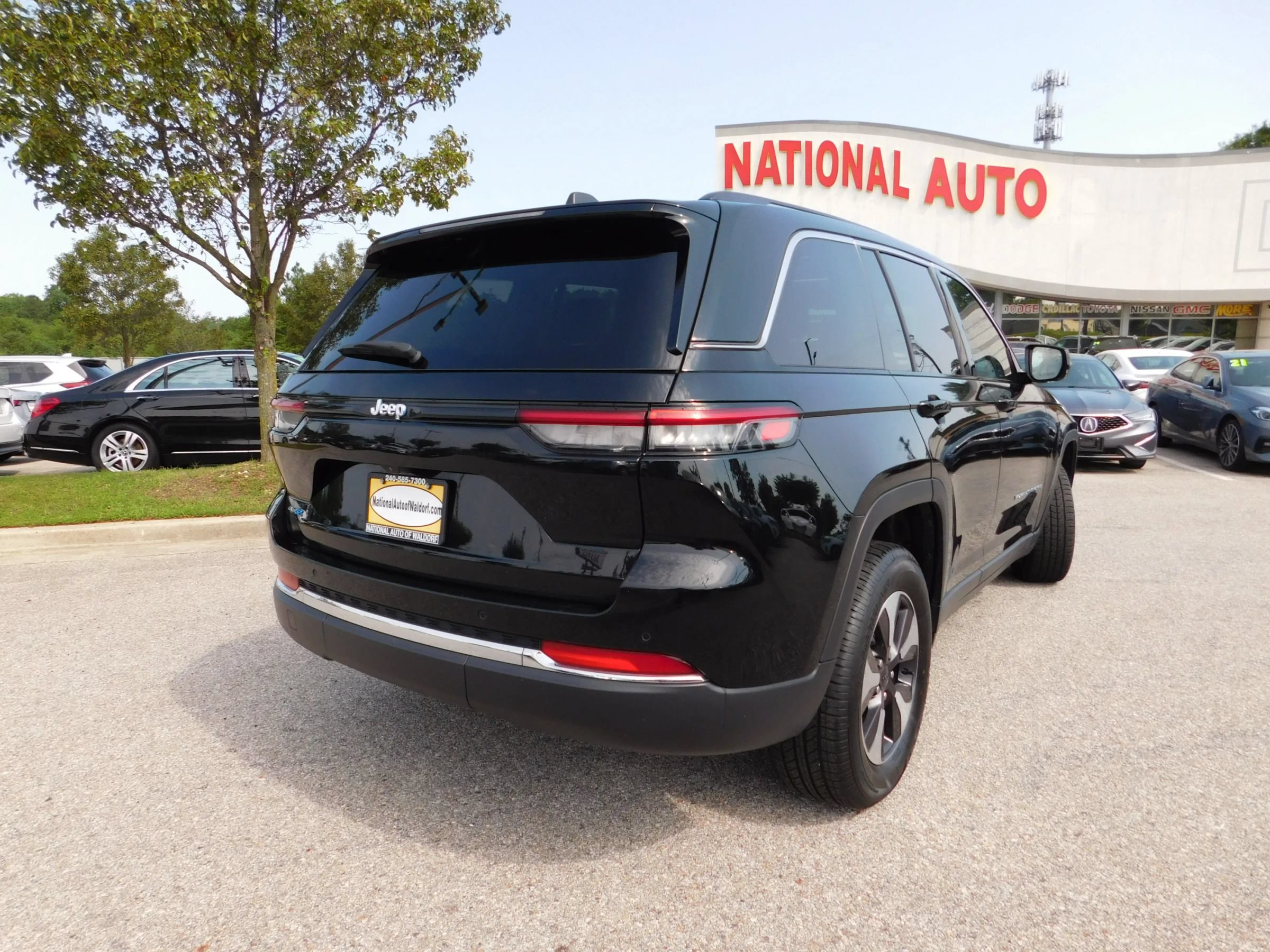 Used 2024 Jeep Grand Cherokee Limited 4xe AWD/4WD image 5