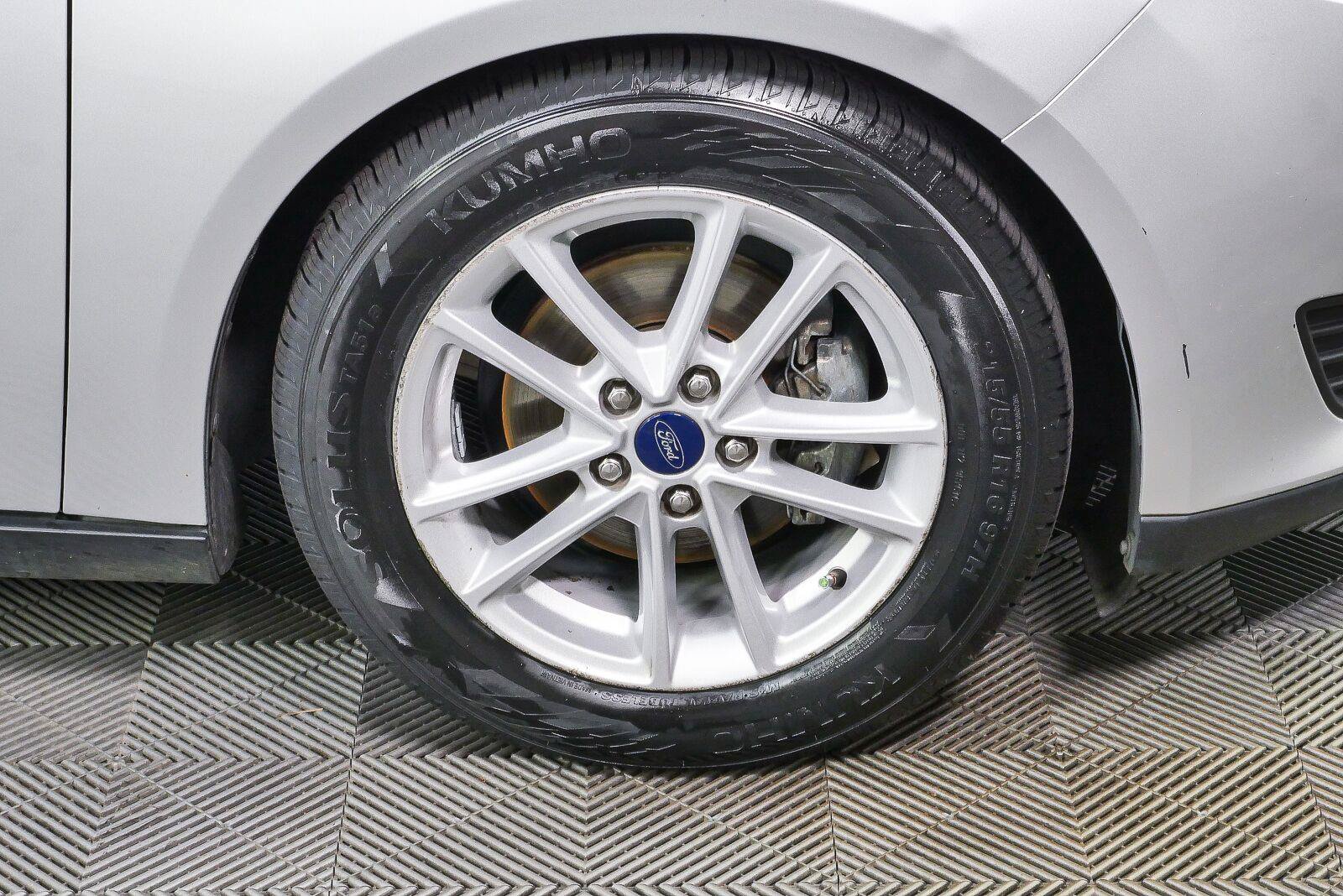 Used 2018 Ford Focus SE FWD image 36