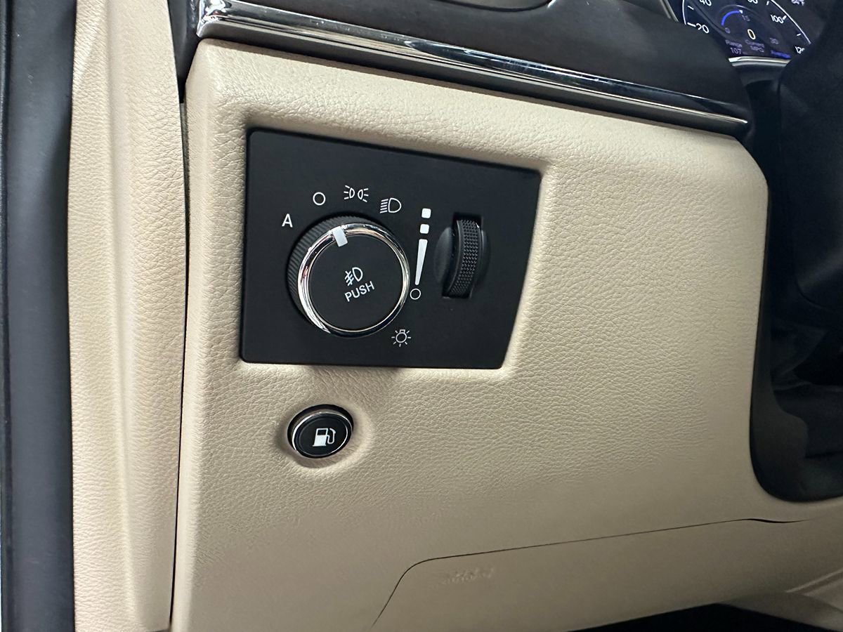 Used 2016 Jeep Grand Cherokee Limited AWD/4WD image 31