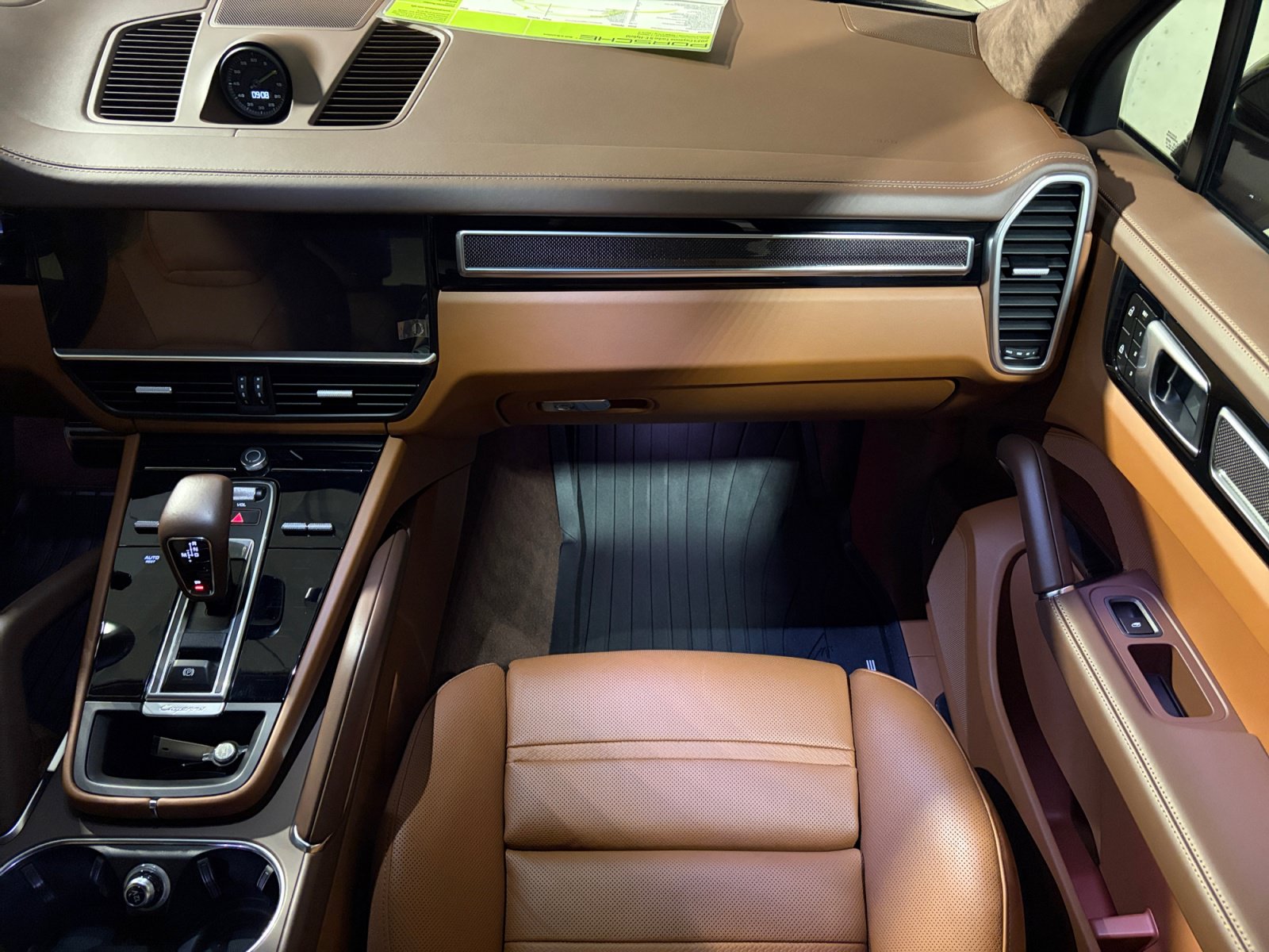 Certified 2023 Porsche Cayenne Turbo S AWD/4WD image 25
