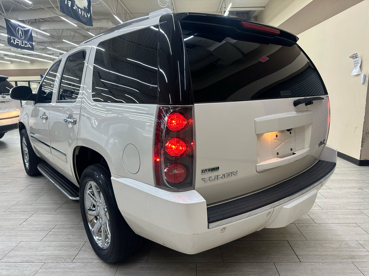 Used 2012 GMC Yukon Denali image 9