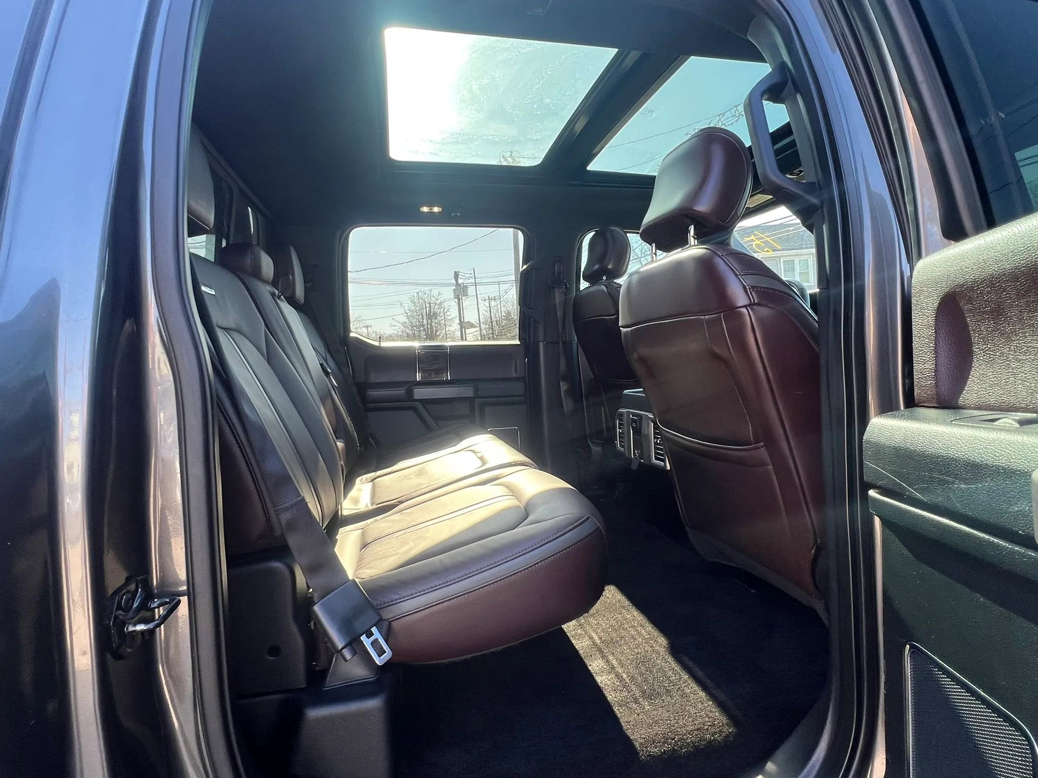 Used 2015 Ford F150 Platinum w/ Equipment Group 701A Luxury image 27